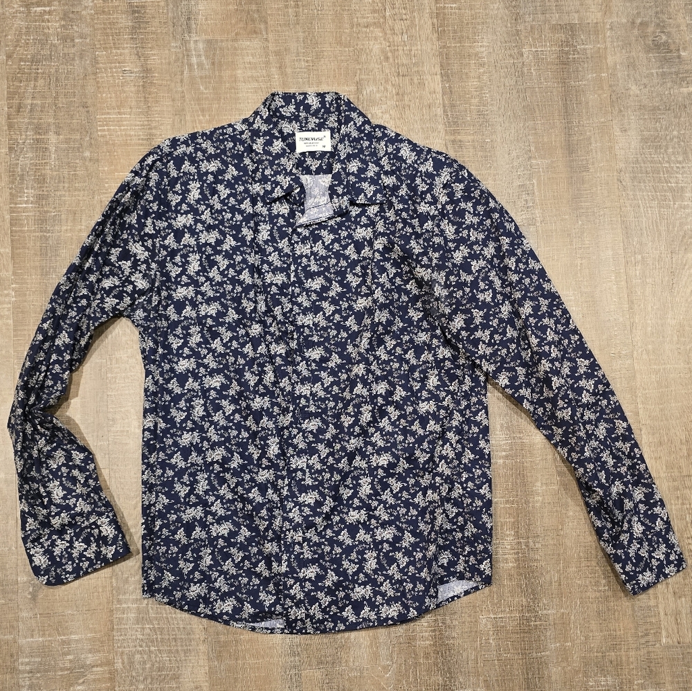 Tunevuse Navy Floral Button-Up Shirt Medium
